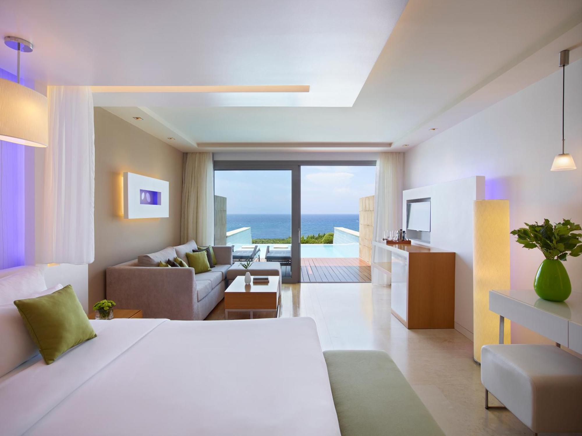 Amus & Hotell 5*